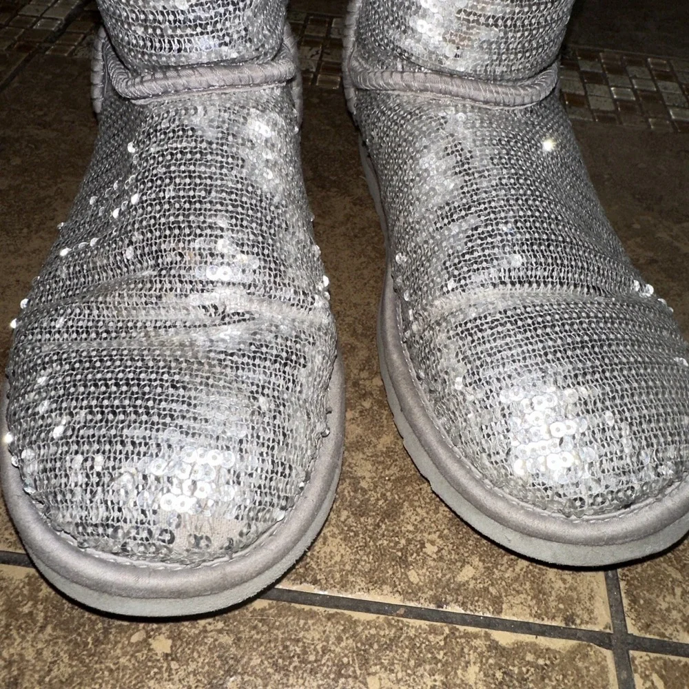 VINTAGE RARE UGG AUSTRALIA SILVER SEQUINS WOMENS SZ 6 - Picture 4 of 8
